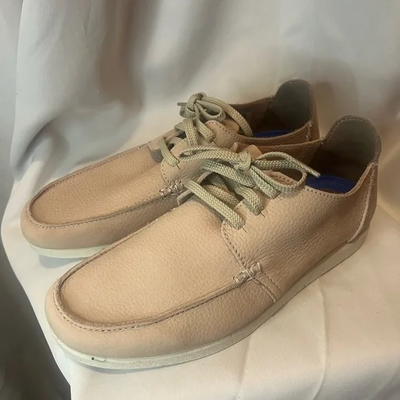 Clarks Tan Leather Loafers Slip-Ons with Moc-Toe Design - Picture 2 of 6